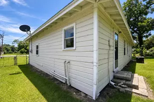 1156 2nd St, Clute, TX 77531 - Photo 5