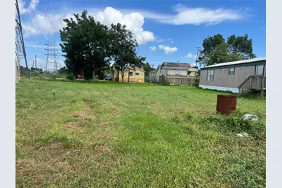 1100 Pine Street, Baytown, TX 77520 - Photo 1