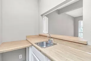 9557 Pagewood Ln, Houston, TX 77063 - Photo 9