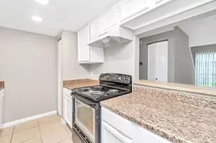 9557 Pagewood Ln, Houston, TX 77063 - Photo 25