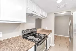 9557 Pagewood Ln, Houston, TX 77063 - Photo 23