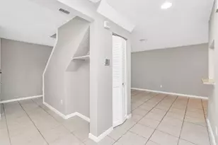 9557 Pagewood Ln, Houston, TX 77063 - Photo 7