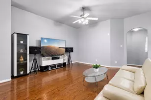 9026 Clearwood Landing Blvd, Houston, TX 77075 - Photo 5