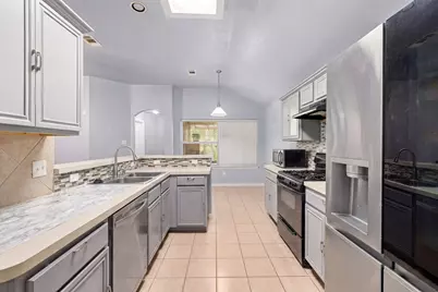 9026 Clearwood Landing Boulevard, Houston, TX 77075 - Photo 7