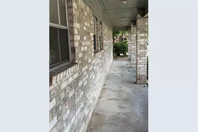 10719 Valley Hills Drive, Houston, TX 77071 - Photo 3