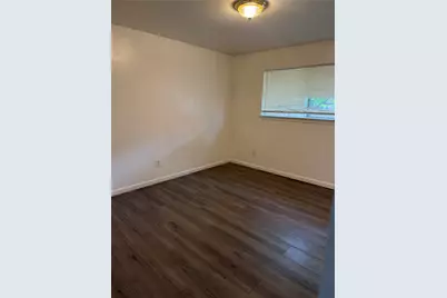 10719 Valley Hills Drive, Houston, TX 77071 - Photo 9