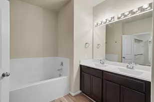 2728 Rogliano Ln, League City, TX 77573 - Photo 17