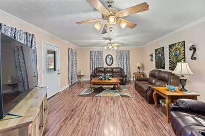 111 Commerce Lane, Highlands, TX 77562 - Photo 9