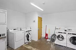 1408 Hughes St, Houston, TX 77023 - Photo 27