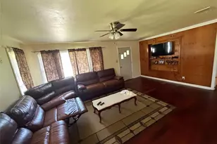 1800 Carlisle St, Rosenberg, TX 77471 - Photo 3