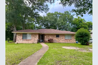213 E Rhodes Avenue, Lufkin, TX 75901 - Photo 1