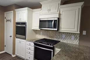 1169 E Kyle Rd, Clute, TX 77531 - Photo 11