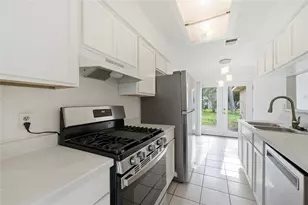 12203 Cape Hyannis Dr, Houston, TX 77048 - Photo 7