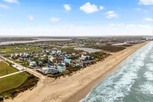 11207 Schwartz Dr, Galveston, TX 77554 - Photo 37