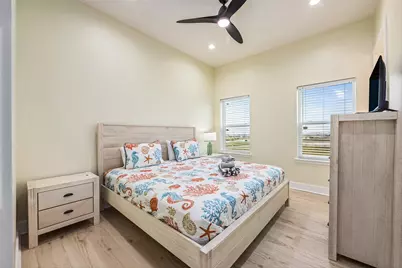 11207 Schwartz Drive, Galveston, TX 77554 - Photo 25