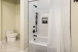 11207 Schwartz Dr, Galveston, TX 77554 - Photo 17