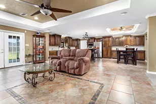 2522 10th St, Port Neches, TX 77651 - Photo 5