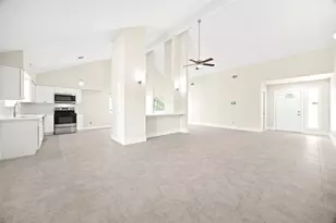 8031 Zimmermann Dr, Houston, TX 77088 - Photo 9
