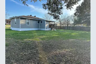 708 Lavaca Street, Yoakum, TX 77995 - Photo 23