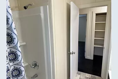 708 Lavaca Street, Yoakum, TX 77995 - Photo 11