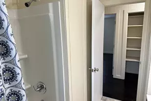 708 Lavaca St, Yoakum, TX 77995 - Photo 11