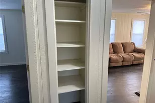 708 Lavaca St, Yoakum, TX 77995 - Photo 9