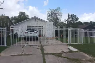 17211 Woodburn Dr, Houston, TX 77049 - Photo 1