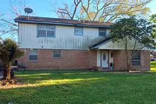 451 Southern Oaks Dr Dr, Lake Jackson, TX 77566 - Photo 1