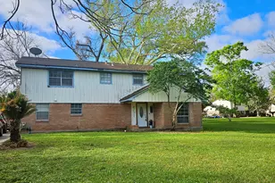 451 Southern Oaks Dr Dr, Lake Jackson, TX 77566 - Photo 1