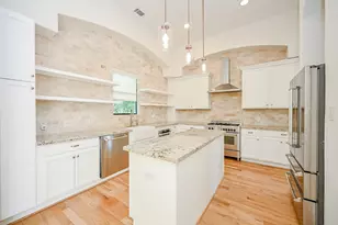1825 W 24th St, Houston, TX 77008 - Photo 1