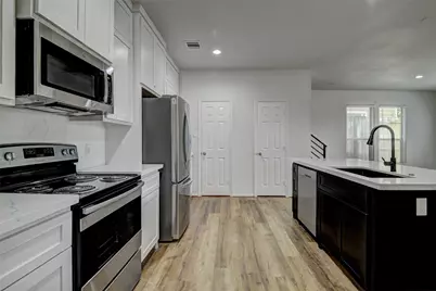 7042 Plum Creek Terrace Lane, Houston, TX 77087 - Photo 3