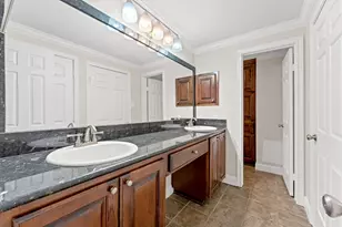 2255 Braeswood Park Dr, Houston, TX 77030 - Photo 11