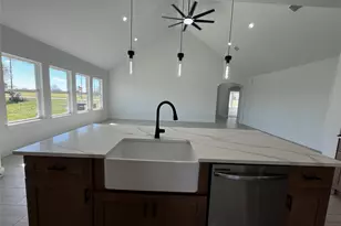 471 Buffalo Trail Trail, Angleton, TX 77515 - Photo 13