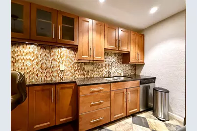 606 Marshall Street #B13, Houston, TX 77006 - Photo 3