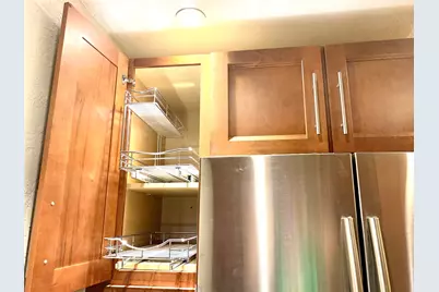 606 Marshall Street #B13, Houston, TX 77006 - Photo 5