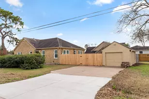 2500 Avenue E, Bay City, TX 77414 - Photo 3