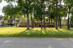 221 Maple St, Highlands, TX 77562 - Photo 3