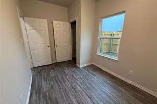 700 W Walnut St, Longview, TX 75601 - Photo 9