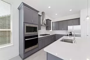 2925 Gleason Ter Ln, Galveston, TX 77568 - Photo 9