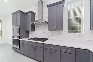2925 Gleason Ter Ln, Galveston, TX 77568 - Photo 11