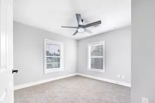 9302 Waller St, Houston, TX 77012 - Photo 5