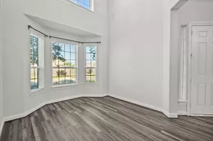 13814 Russell Ct, Mont Belvieu, TX 77523 - Photo 9