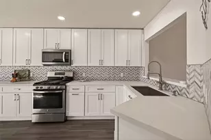 10918 Gulf Bridge Ct, Houston, TX 77075 - Photo 9