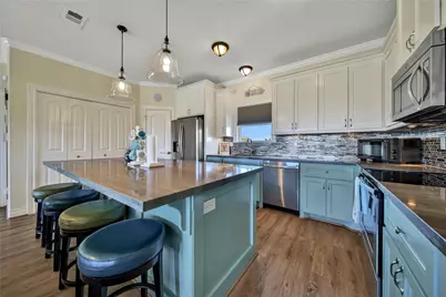2019 Vista Drive, Crystal Beach, TX 77650 - Photo 3