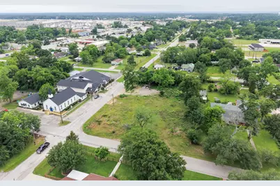 305 N Thomason Street, Willis, TX 77378 - Photo 9