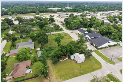 305 N Thomason Street, Willis, TX 77378 - Photo 21