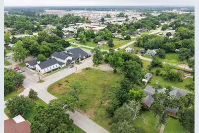 305 N Thomason Street, Willis, TX 77378 - Photo 11