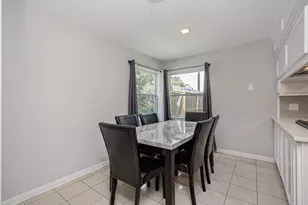 8530 Rowan Ln, Houston, TX 77036 - Photo 19