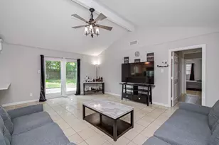 8530 Rowan Ln, Houston, TX 77036 - Photo 11
