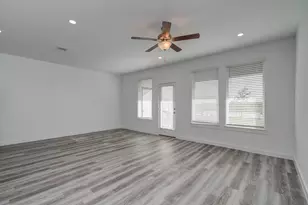 12318 Churchill downs Dr, Houston, TX 77047 - Photo 11